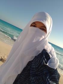 مروة عز